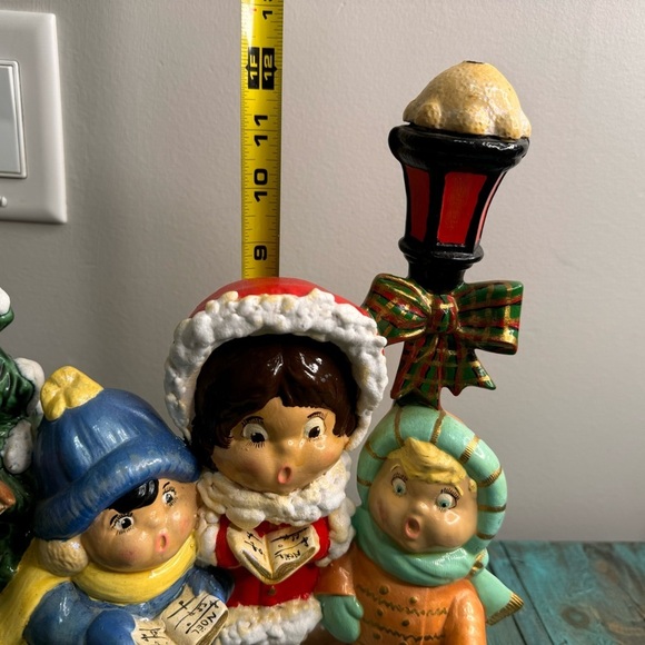 Vintage Hand Painted Ceramic Caroling Children Light Up Christmas Tree Lamp Post - Picture 5 of 14